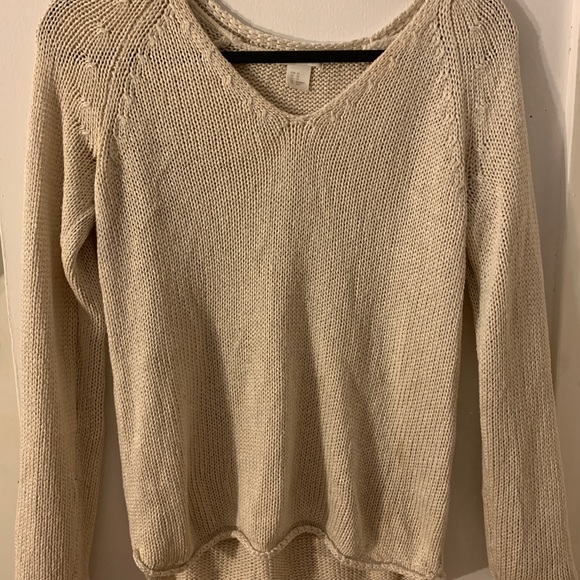 TOPS/SWEATERS - IN NEW CONDITION, VERY COMFY - Picture 1 of 8
